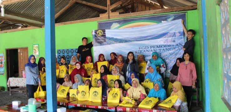 Tim Pengmas FMIPA UI, Beri Pelatihan Untuk Istri Nelayan Pantai Depok