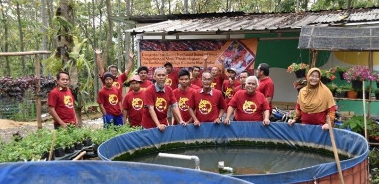 FMIPA UI Community Engagement Teams Develop Koi Fish Centers in Sentul