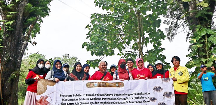 FMIPA UI Ajarkan Cara Berternak Cacing Sutra Menggunakan Limbah di Desa Sukarame, Pandeglang